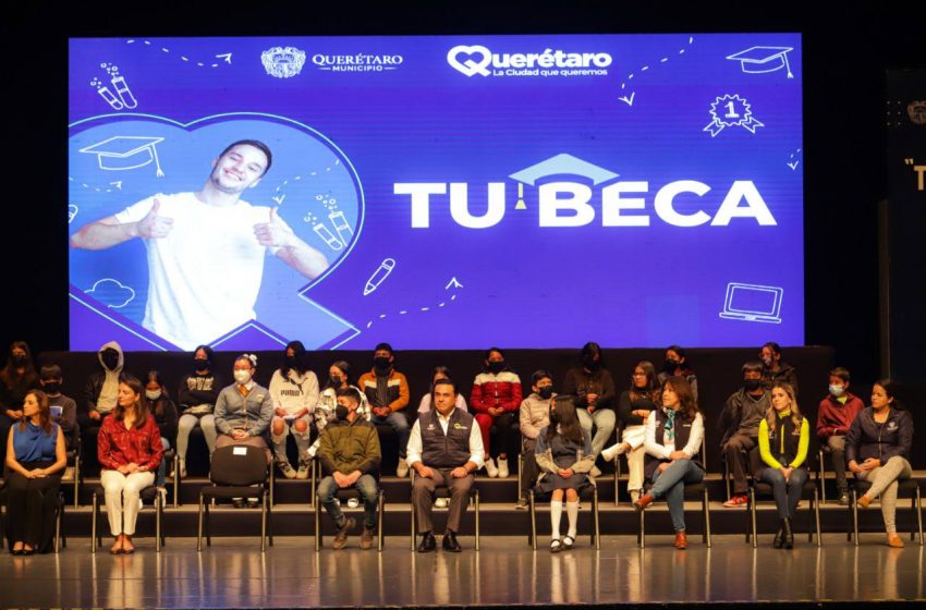  Entrega Municipio de Querétaro becas a 2 mil jóvenes