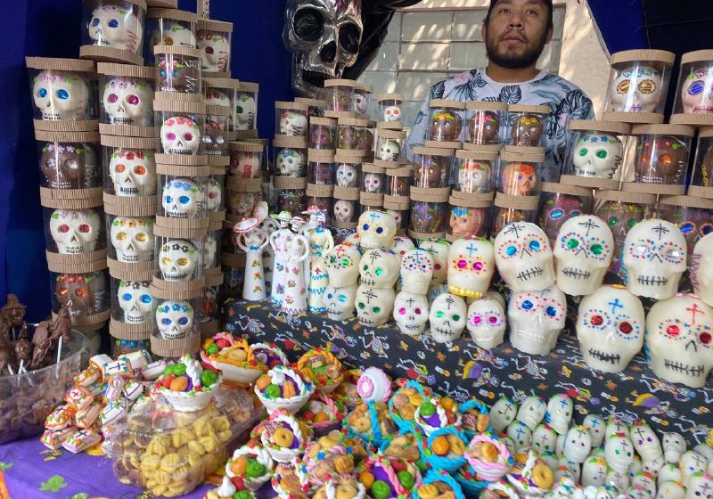  Querétaro se llena de calaveritas de azúcar, catrinas, pan de muerto y mucho más