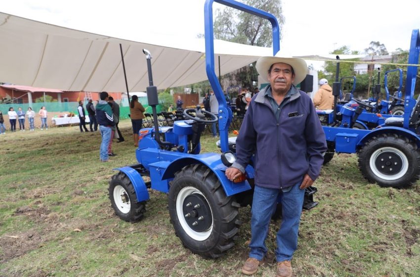  Productores de Huimilpan reciben tractores con apoyo de SEDEA