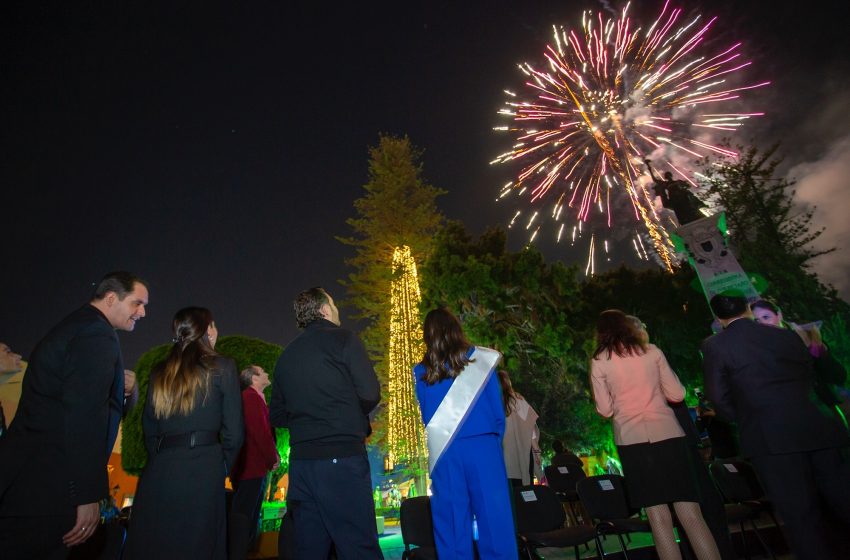  Encienden Árbol de la Amistad y Nacimiento Monumental de Querétaro