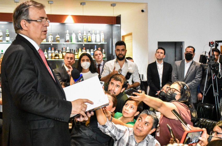  Ebrard pide en Querétaro no excluir ni a Monreal ni a Noroña de carrera presidencial