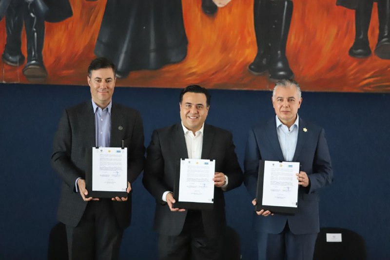  Municipio y Universidad Cuauhtémoc firman convenio en pro de los policías