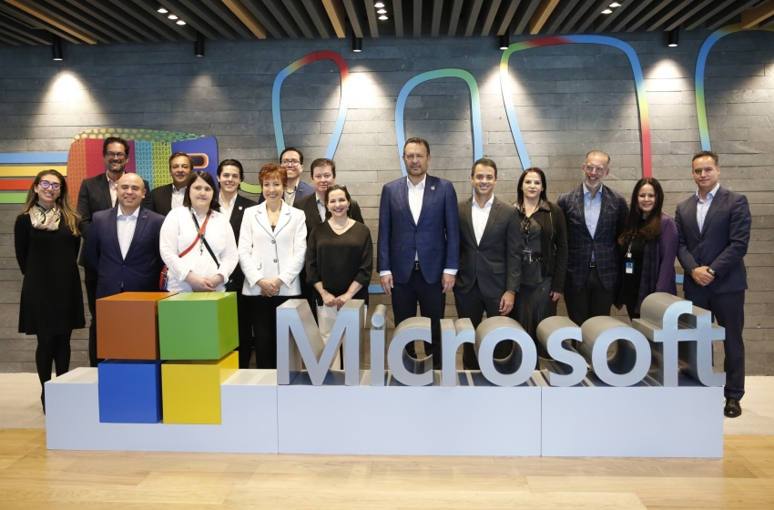  Mauricio Kuri visita oficinas de Microsoft en México