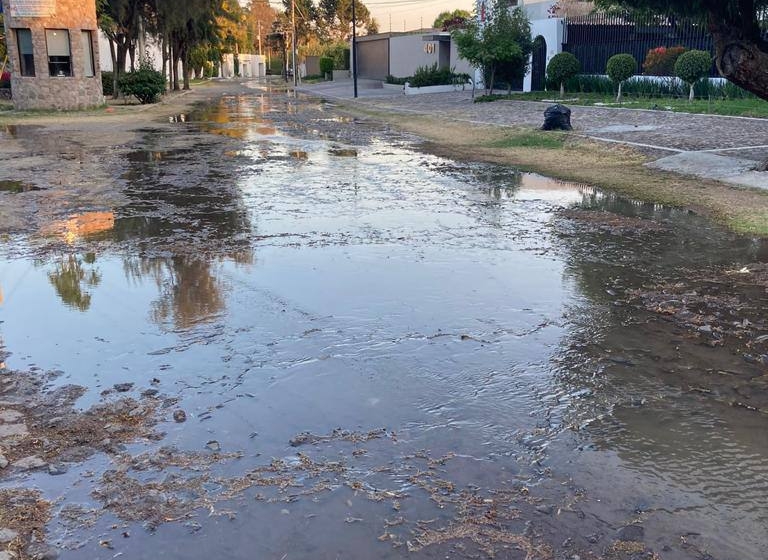  Vecinos de Jurica denuncian fallas en el sistema de drenaje