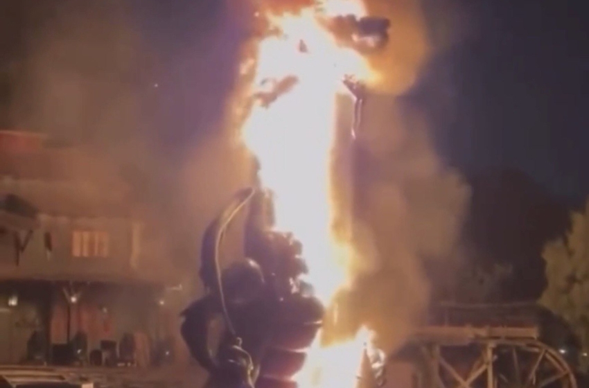  Se incendia animatrónico de 13 metros en Disneyland
