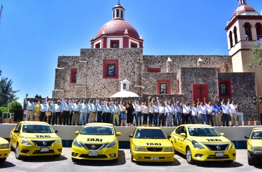  Taxista de Corregidora reciben Dispositivos GPS y camisas