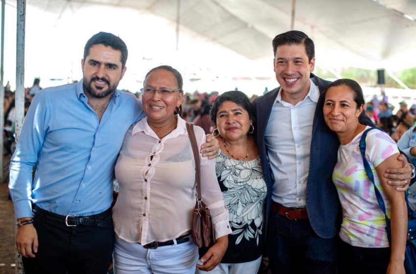  Rodrigo Monsalvo y Agustín Dorantes celebran el Día de las Madres con 6 mil mujeres marquesinas