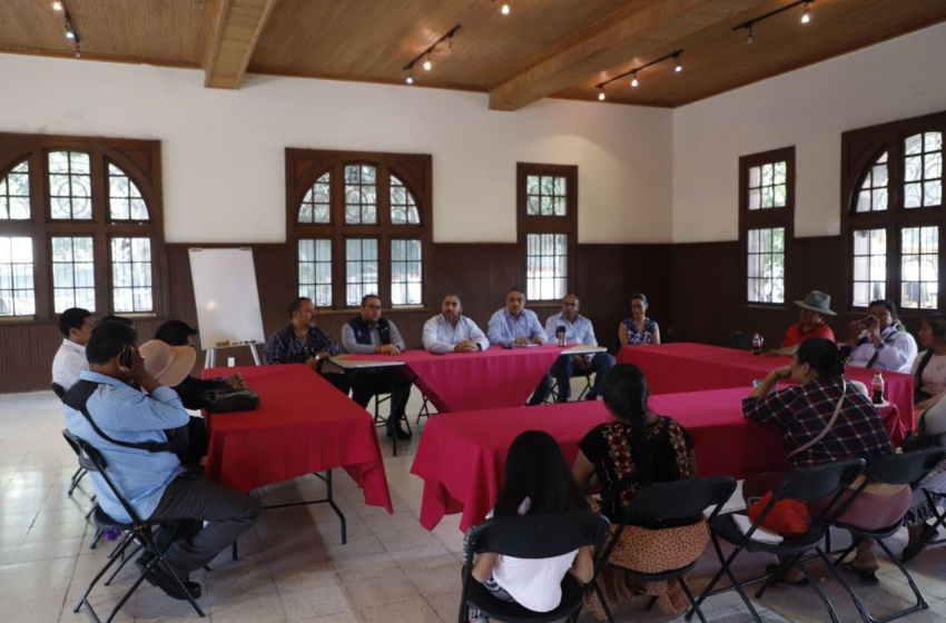  Sostiene  Municipio de Querétaro diálogo con comerciantes artesanos