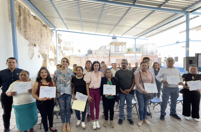  Entregan constancias de capacitación a mujeres marquesinas