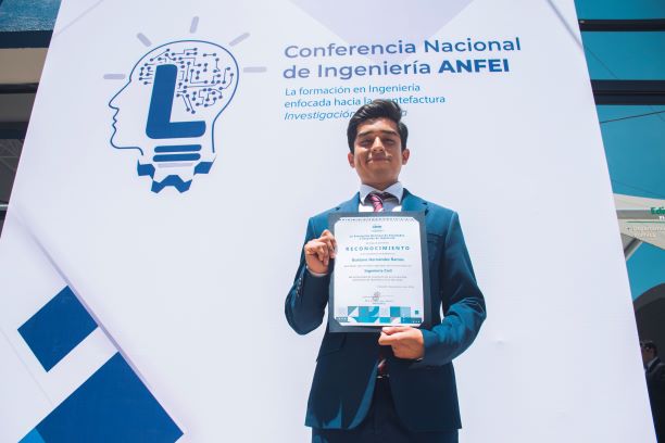  ANFEI otorga reconocimiento a ingeniero de la UAQ