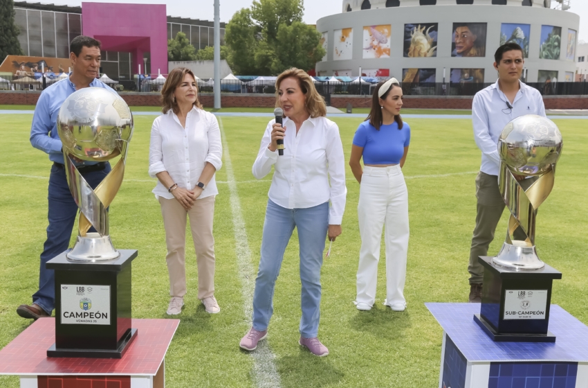  Entrega Lupita Murguía trofeo a mujeres deportistas