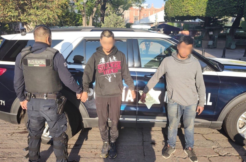  Policías del municipio de Querétaro detienen a dos personas por robo en el Centro