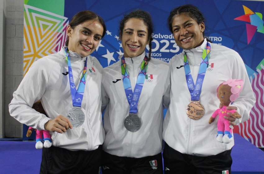  Regresan luchadoras queretanas con medallas centroamericanas