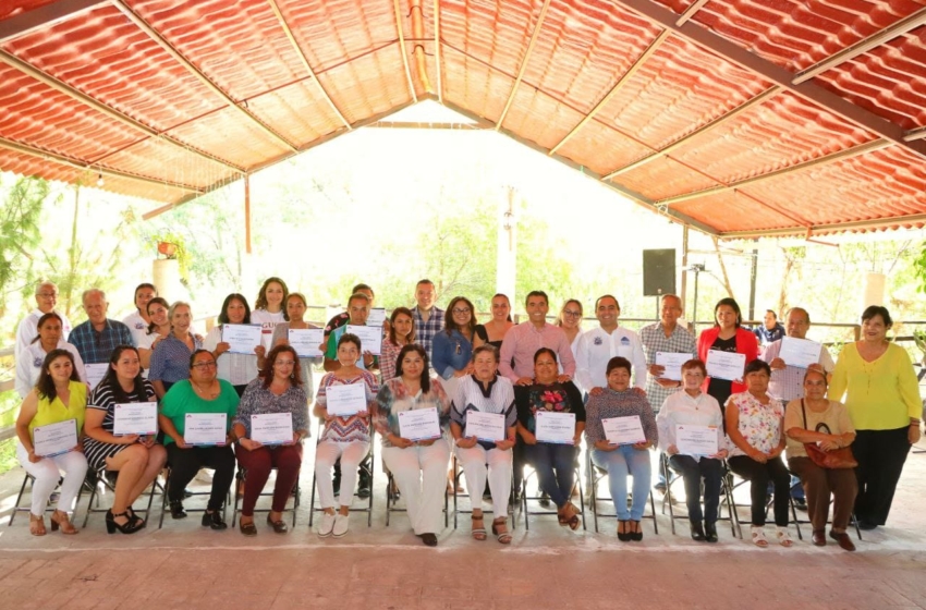  Reconoce labor de promotores de Grupos del Adulto Mayor del SMDIF Corregidora
