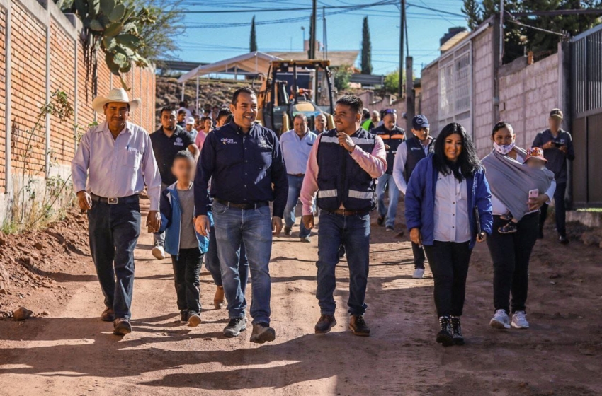  Invierten 1.35 mdp en rehabilitación de calle en SJR