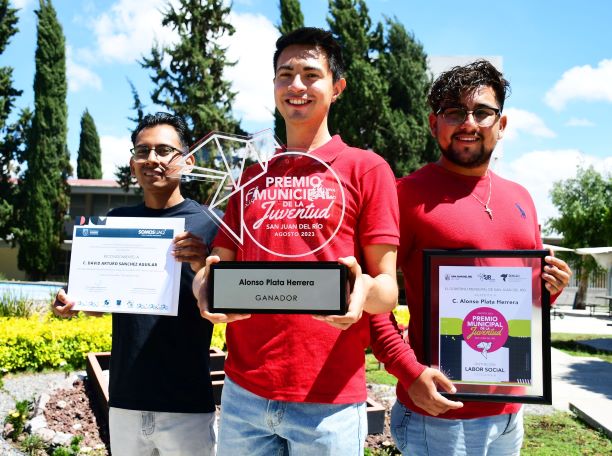  Alumnos de la UAQ ganan Premio Municipal de la Juventud SJR