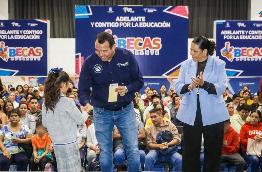  Con 45 millones de pesos y 15 mil beneficiarios, Roberto Cabrera concluye entrega de Becas 2023