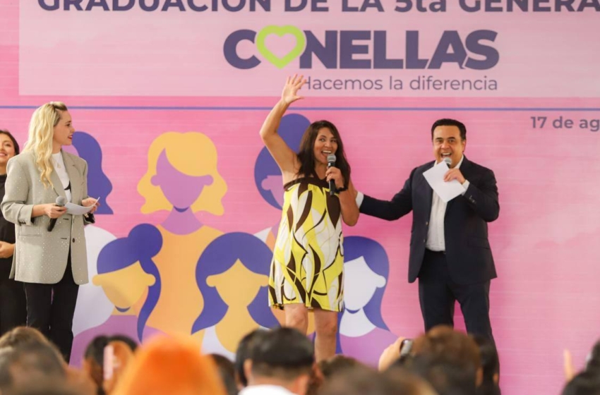  Luis Nava y Arahí Domínguez, asisten a la Graduación de la 5ta Generación de Con Ellas