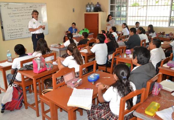  Querétaro inicia clases bajo la indicación de repartir los libros de texto gratuitos por parte de la SEP