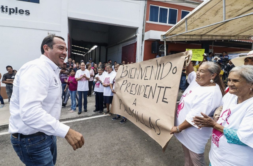  Roberto Cabrera entrega carpeta asfáltica de la calle Palmillas