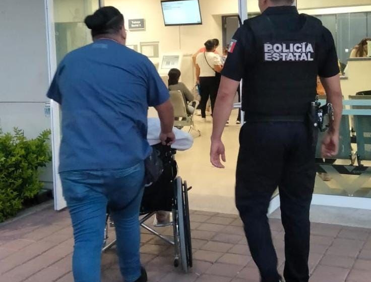  Elementos de POES trasladan a ciudadano al hospital