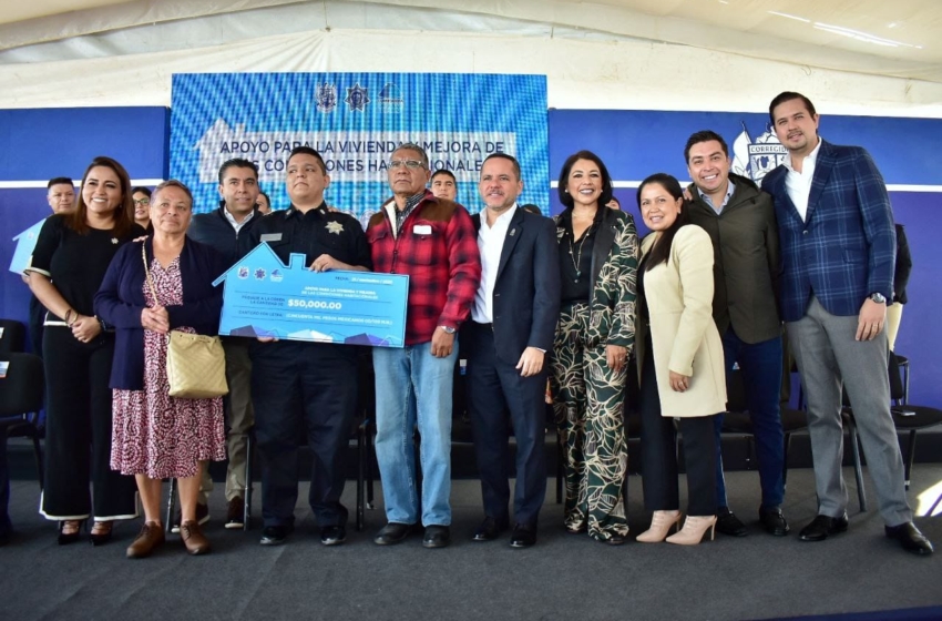 Policías de Corregidora reciben incentivos para mejoramiento de vivienda
