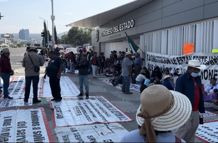  Habitantes del municipio de Amealco Bonfil se manifestaron en el Congreso local