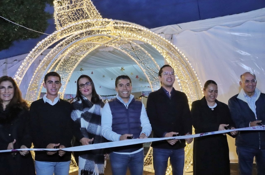  Encienden tradicional árbol de Navidad en Corregidora