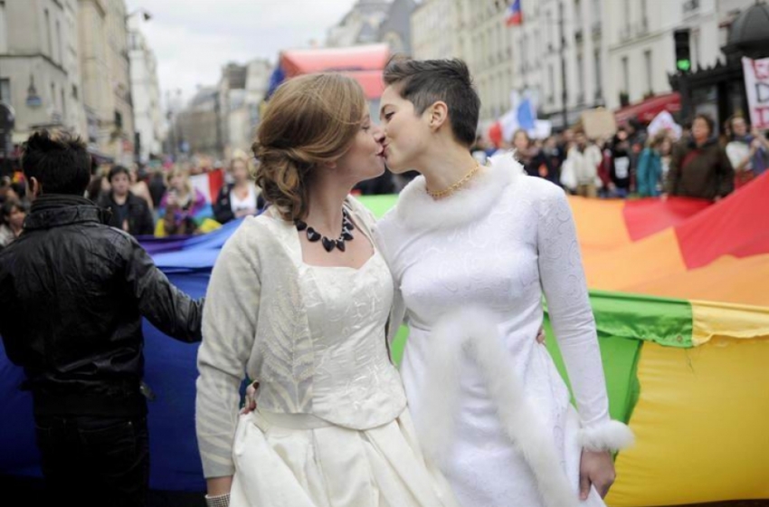  Vaticano permite bendiciones a parejas del mismo sexo