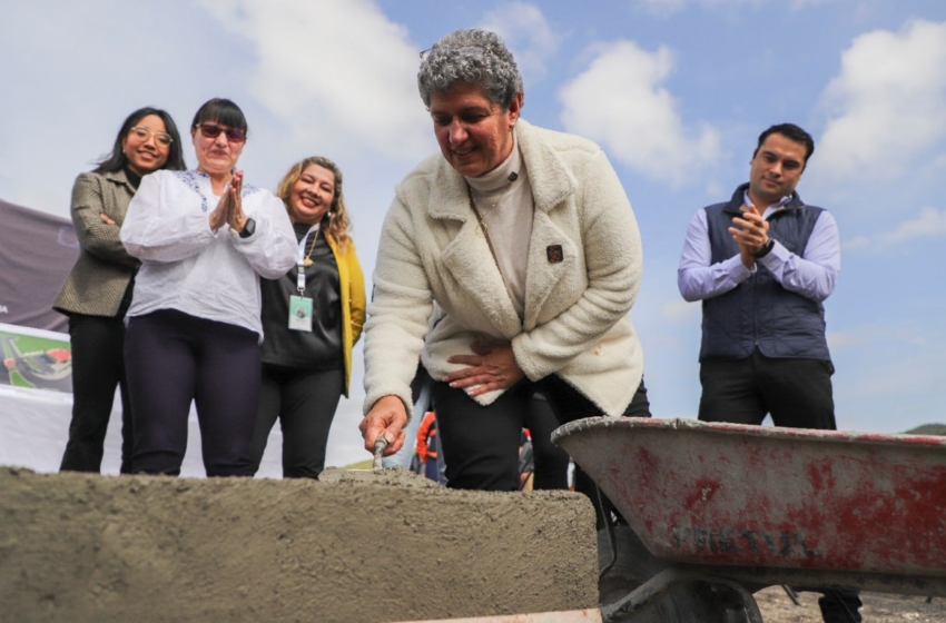  Colocan primera piedra de la  Clínica Universitaria UAQ para el Paladar Hendido