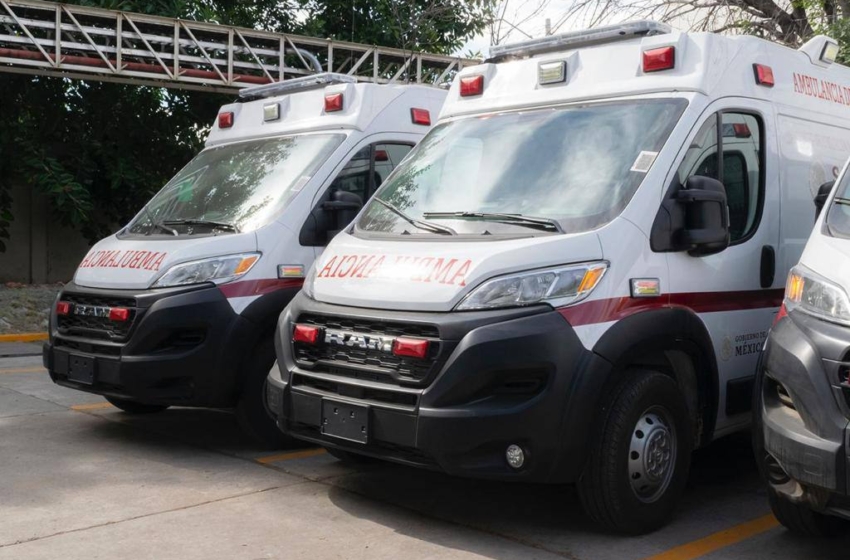  Secretaría de Salud recibe 10 ambulancias de urgencias