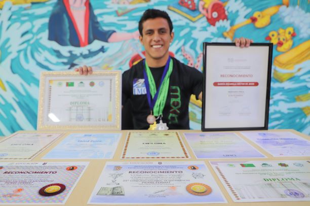  Egresado de la UAQ gana por segunda ocasión concurso nacional de Matemáticas