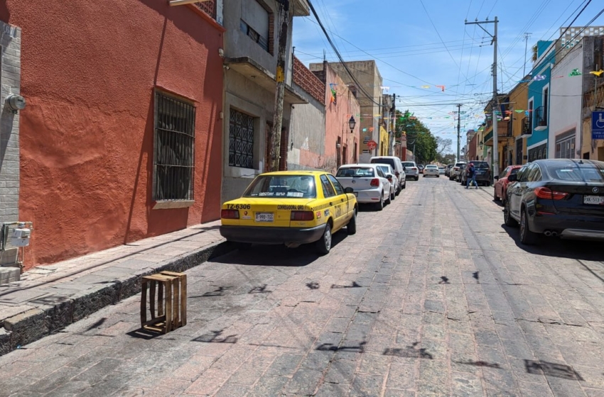  Quitan de las calles más de cuatro mil objetos para apartar lugar en Querétaro