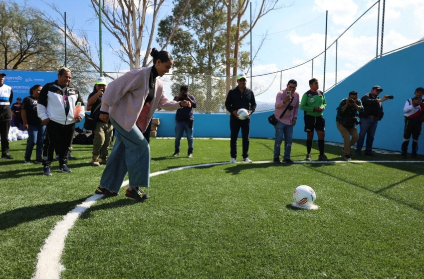  Entregan cancha de fútbol rápido y material deportivo en Tolimán
