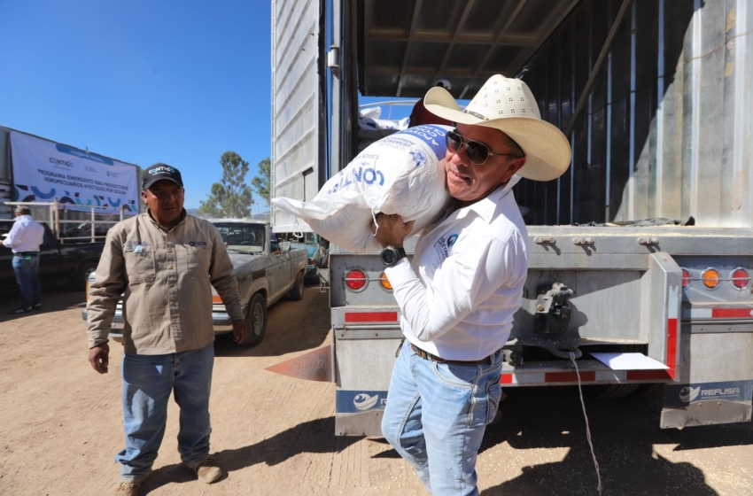  Productores de maíz reciben apoyos por parte de SEDEA