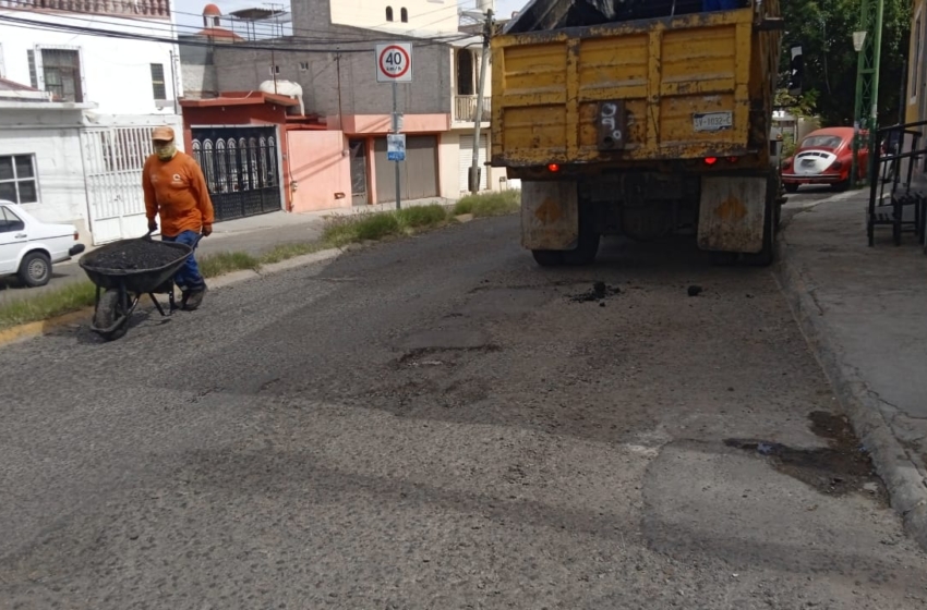  Obras públicas del municipio de Querétaro trabaja en repavimentación y bacheo