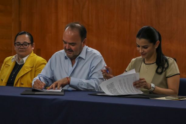  FCA UAQ y Canirac Querétaro firman convenio de colaboración