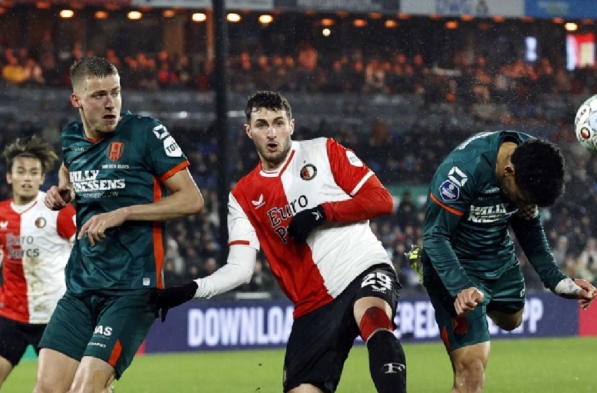  Santiago Giménez regresa a la titularidad con Feyenoord