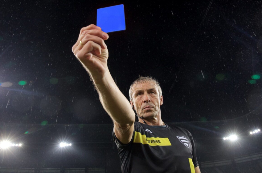  ¿De qué va la tarjeta azul que sería puesta en el futbol?