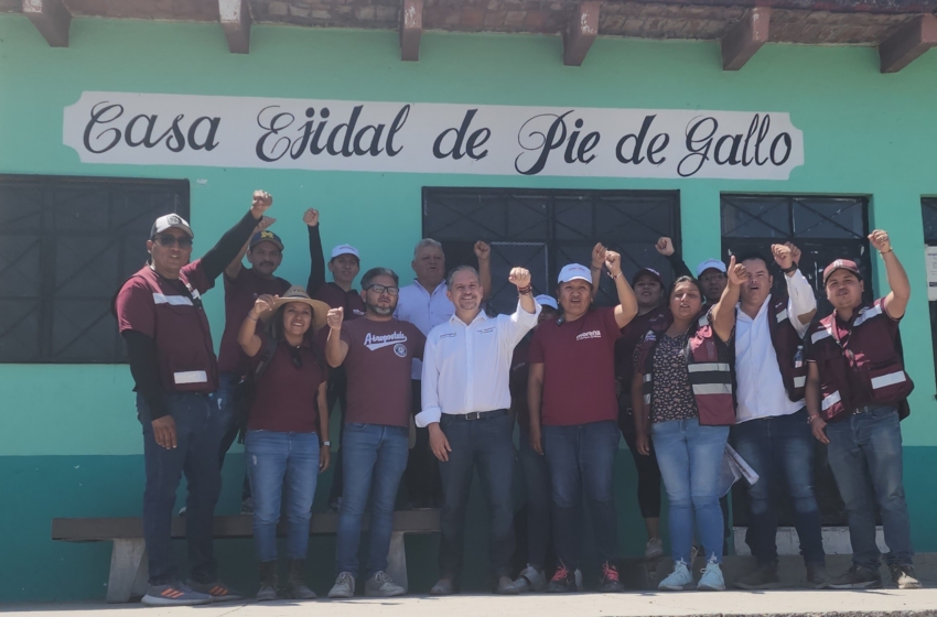  Vecinos de Pie de Gallo piden servicios básicos al candidato Luis Humberto