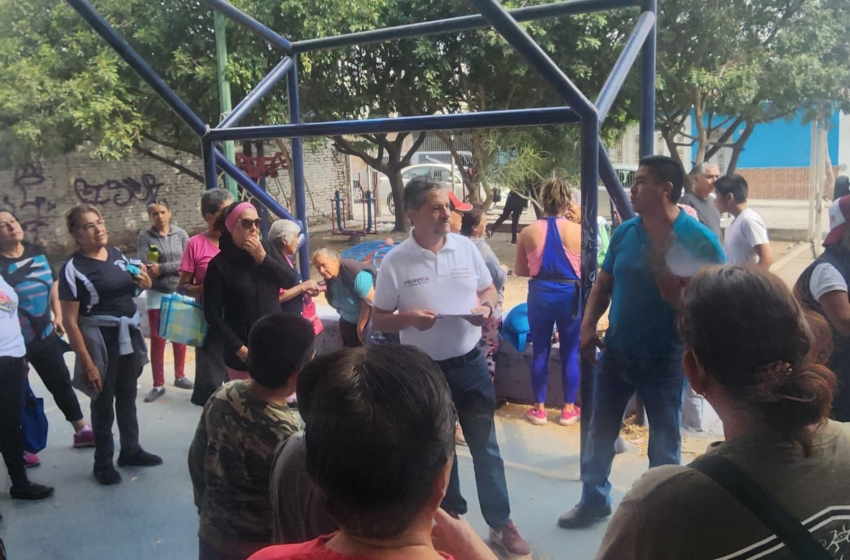  Luis Humberto Fernández se reunió con adultos mayores de la Colonia Villas de Guadalupe