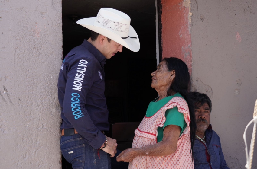 Rodrigo Monsalvo visita la comunidad de Santa Cruz