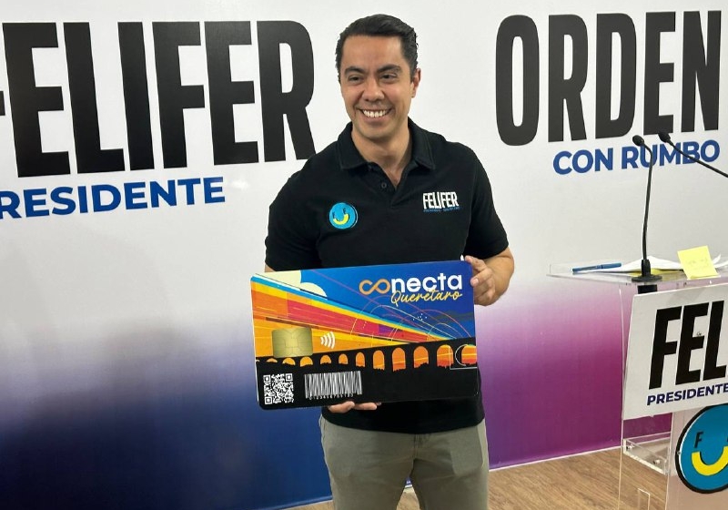  Felipe Macías presenta tarjeta municipal de entrega de apoyos sociales