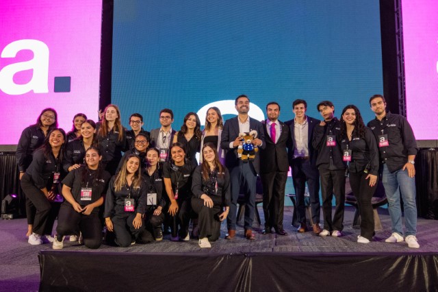  Máynez se presenta en el Foro Actúa del Tec de Monterrey