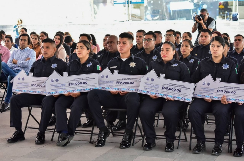  Policías de Corregidora reciben apoyos para la vivienda