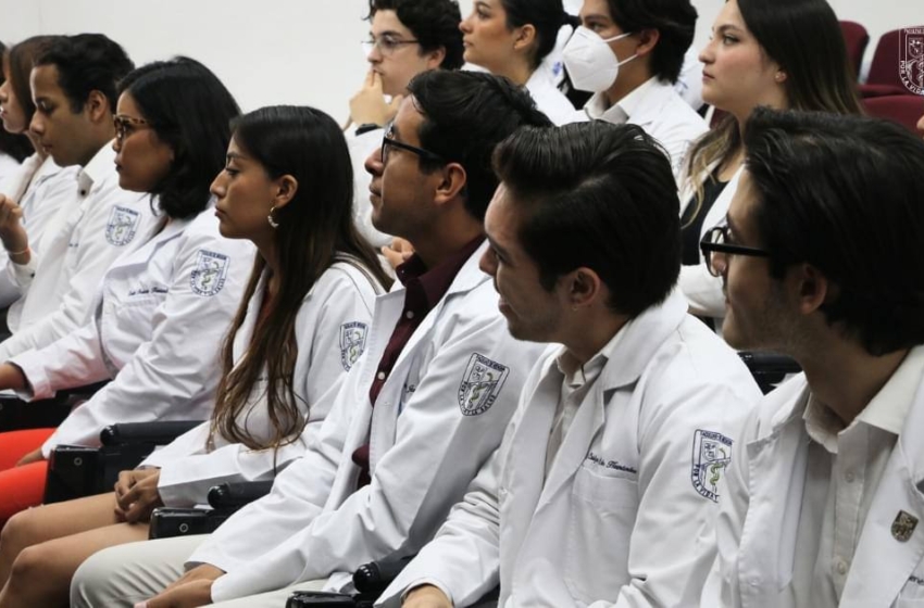  Los 15 alumnos irregulares inician clases el lunes; podría haber más en Medicina UAQ
