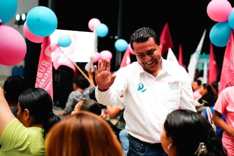  Rubén Hernández, alcalde electo de Jalpan de Serra, publicó propaganda anticipada