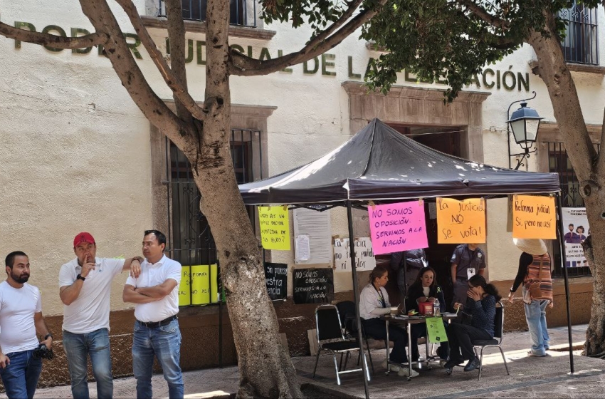  Estudiantes, trabajadores del Poder Judicial y ciudadanía se manifestaron en Centro Histórico contra la Reforma Judicial