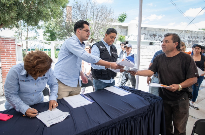  Alcaldesa de El Marqués entrega 179 escrituras públicas a familias de Dolores