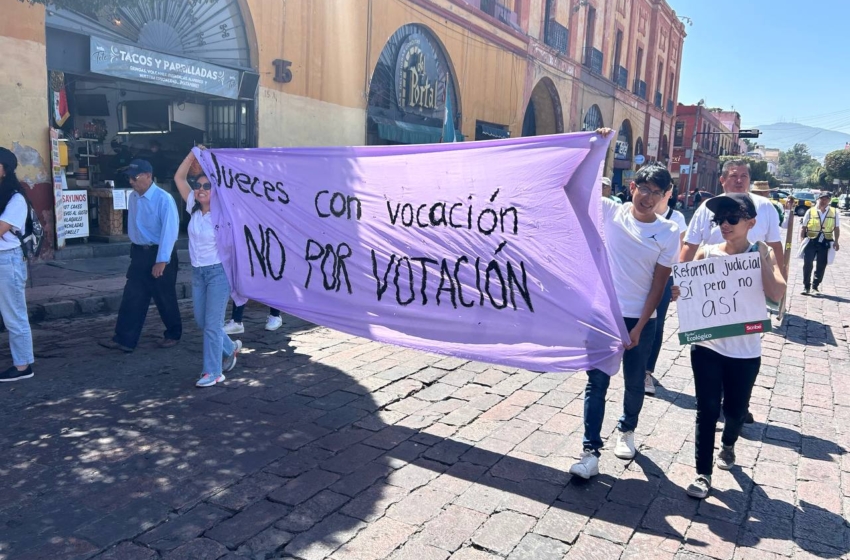  El Colegio de Abogados Litigantes de Querétaro se une a la marcha en rechazo a la reforma judicial